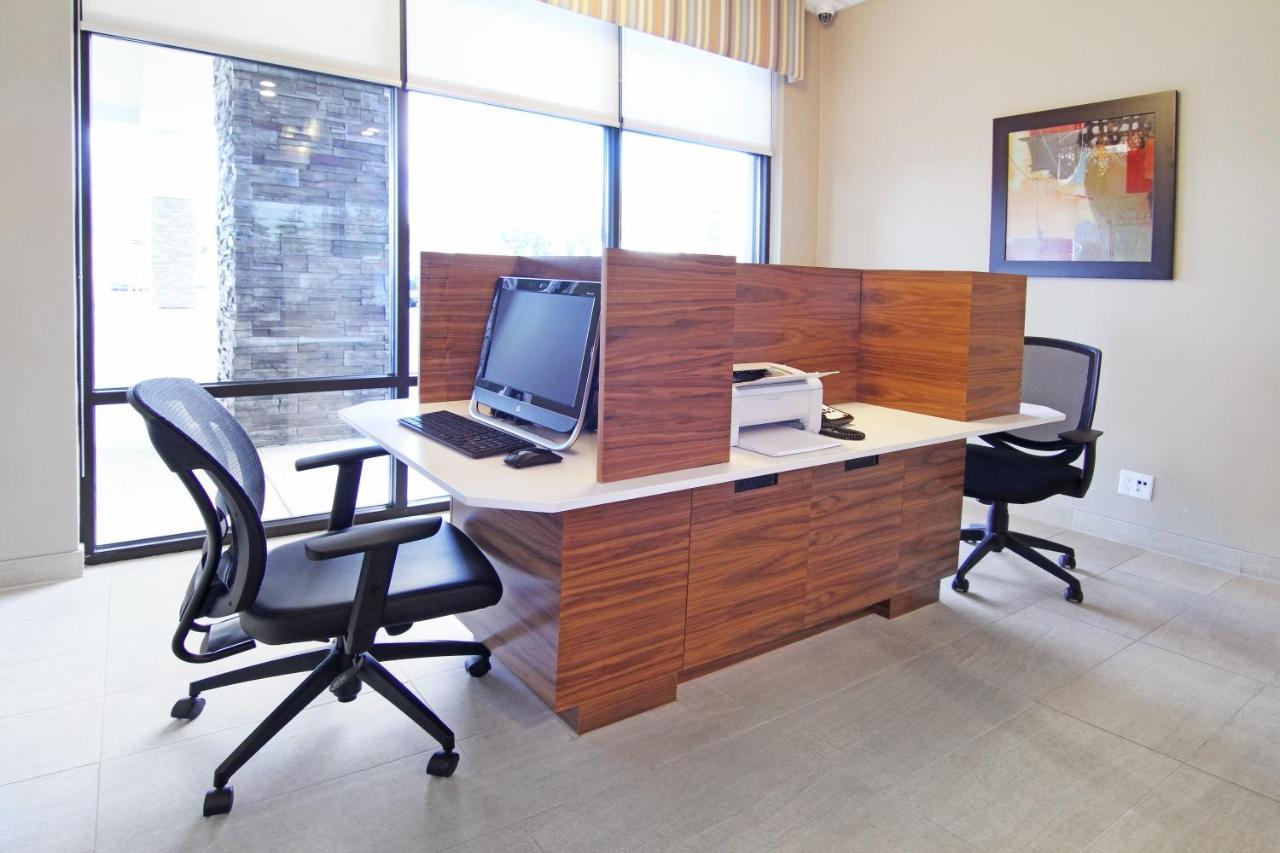 Holiday Inn Express And Suites Calgary University By Ihg Экстерьер фото
