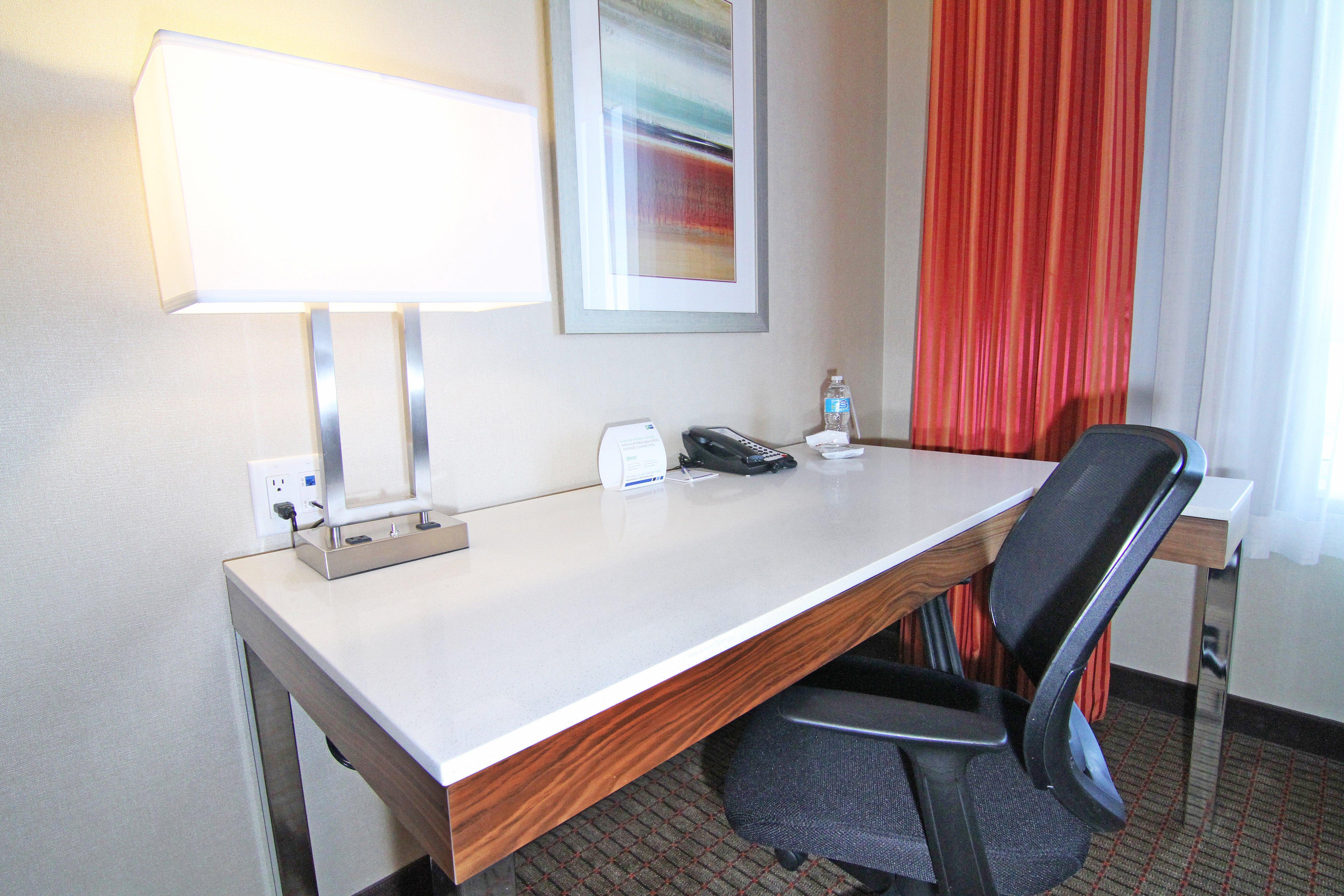 Holiday Inn Express And Suites Calgary University By Ihg Экстерьер фото