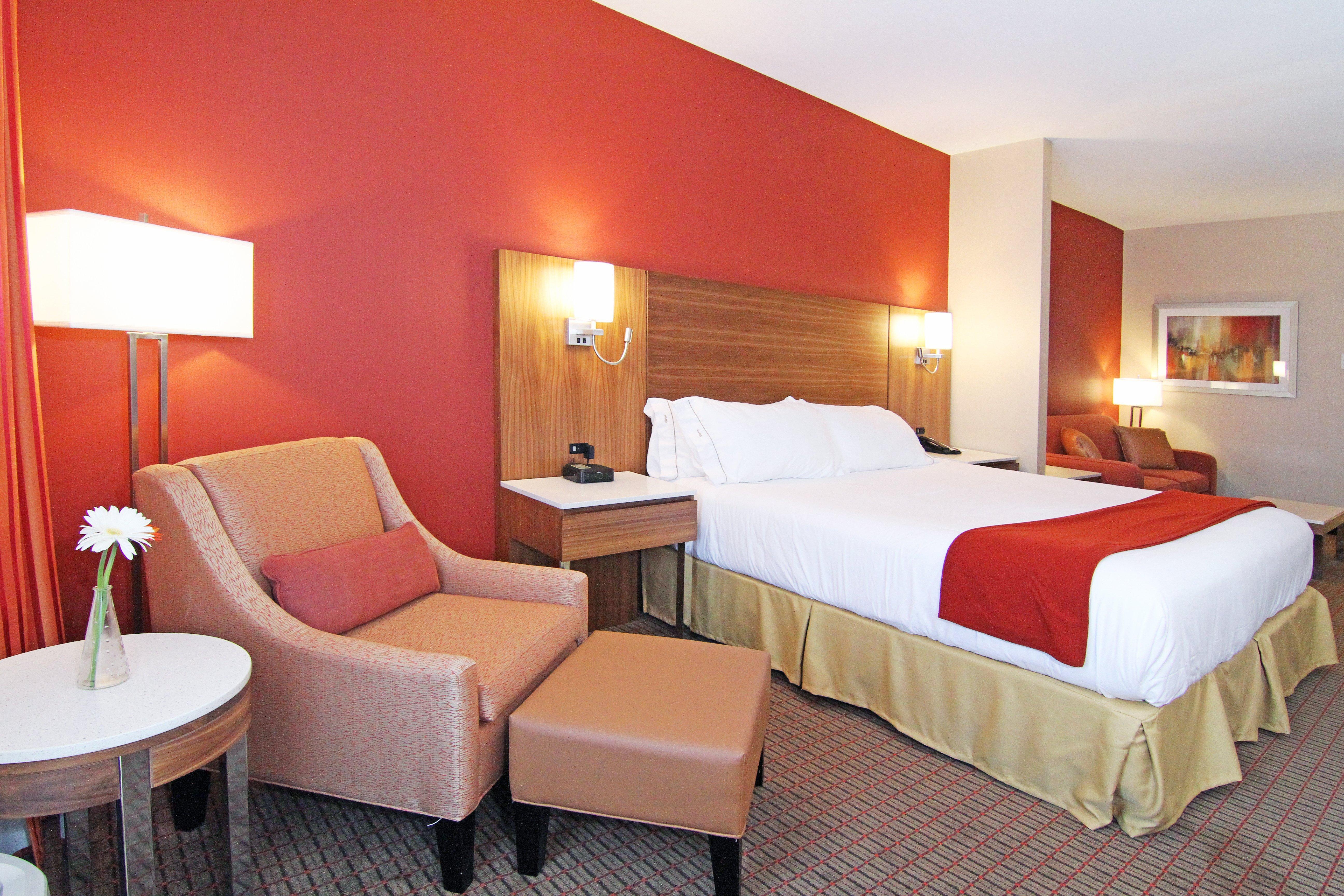 Holiday Inn Express And Suites Calgary University By Ihg Экстерьер фото