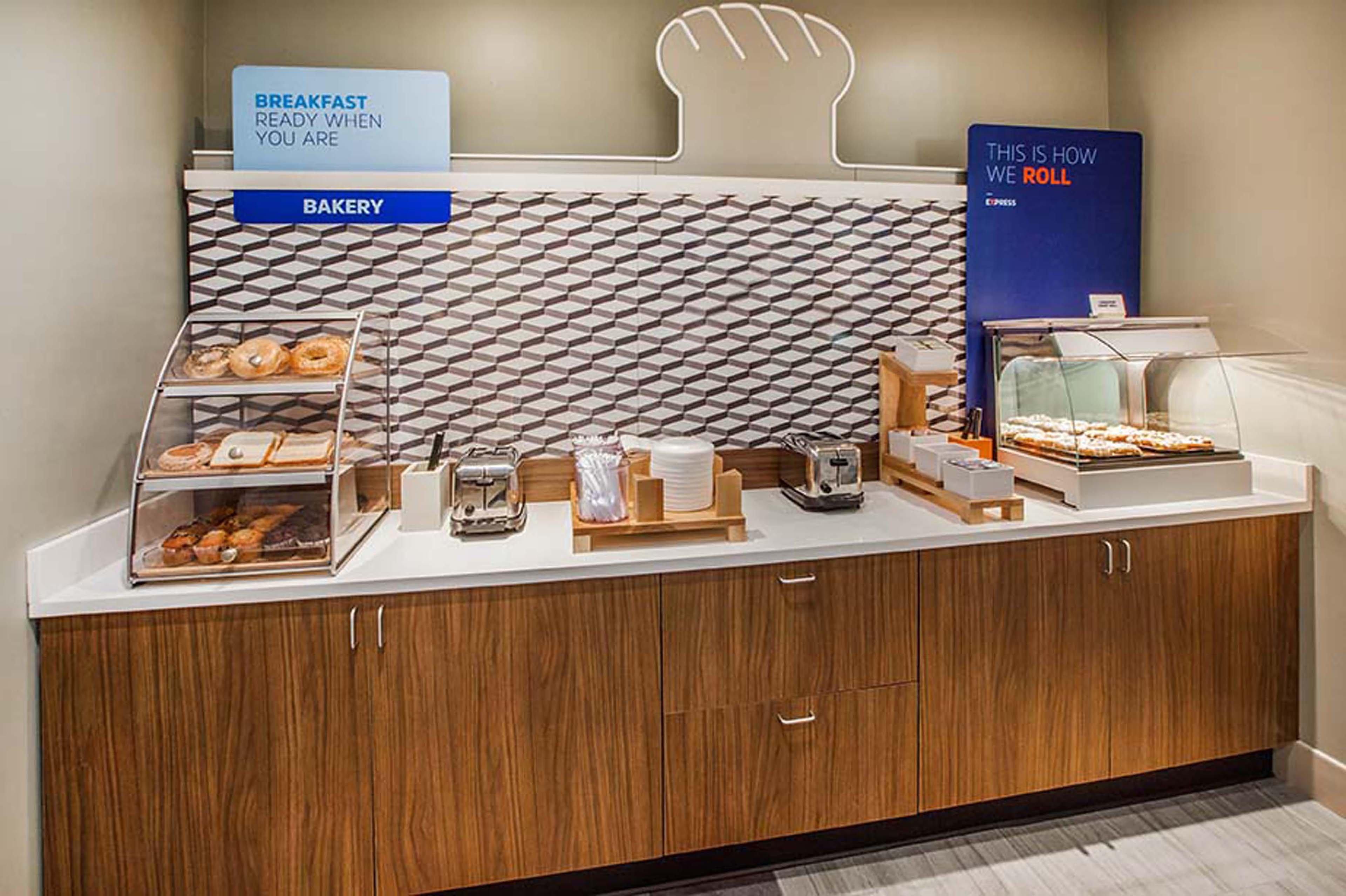Holiday Inn Express And Suites Calgary University By Ihg Экстерьер фото