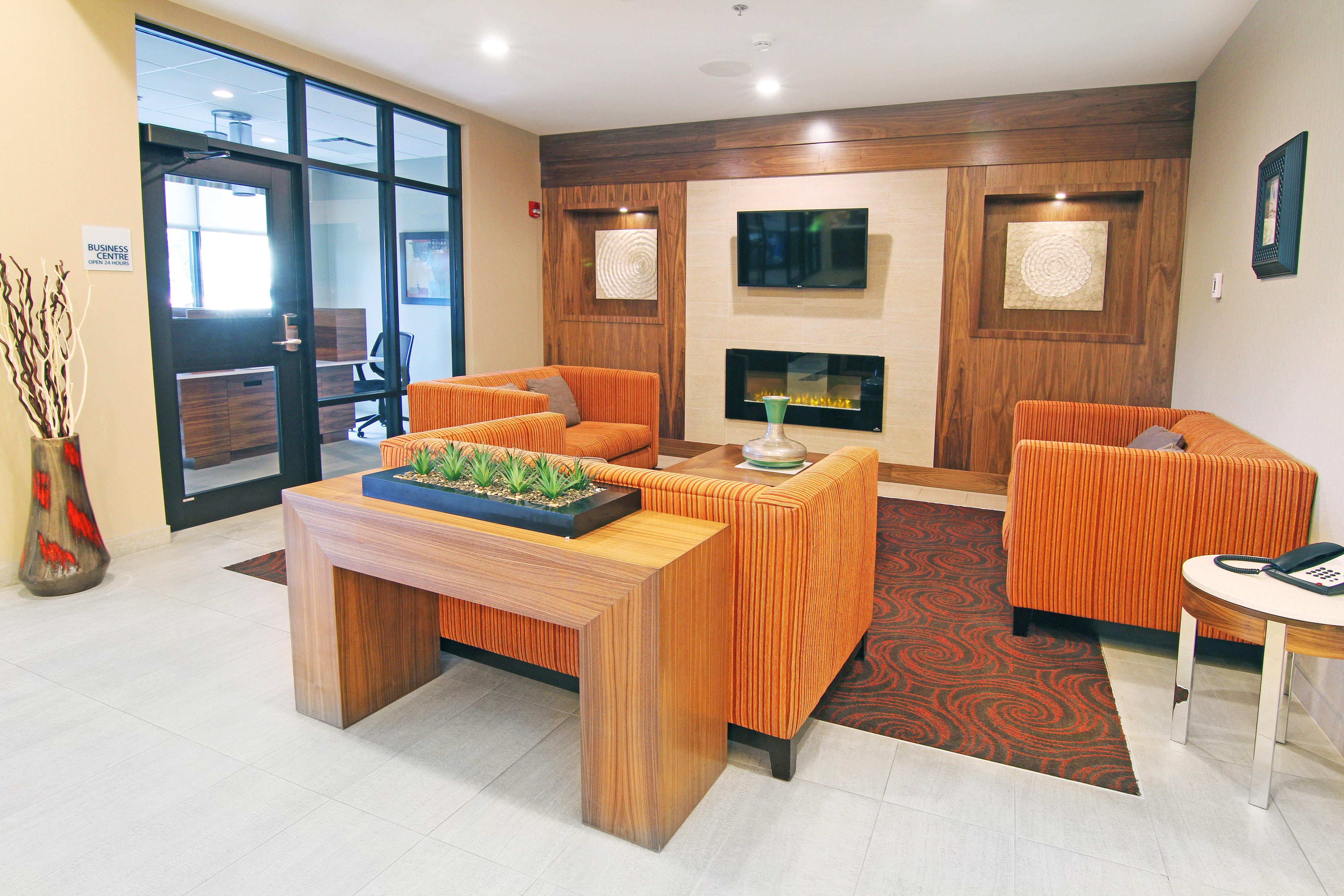 Holiday Inn Express And Suites Calgary University By Ihg Экстерьер фото