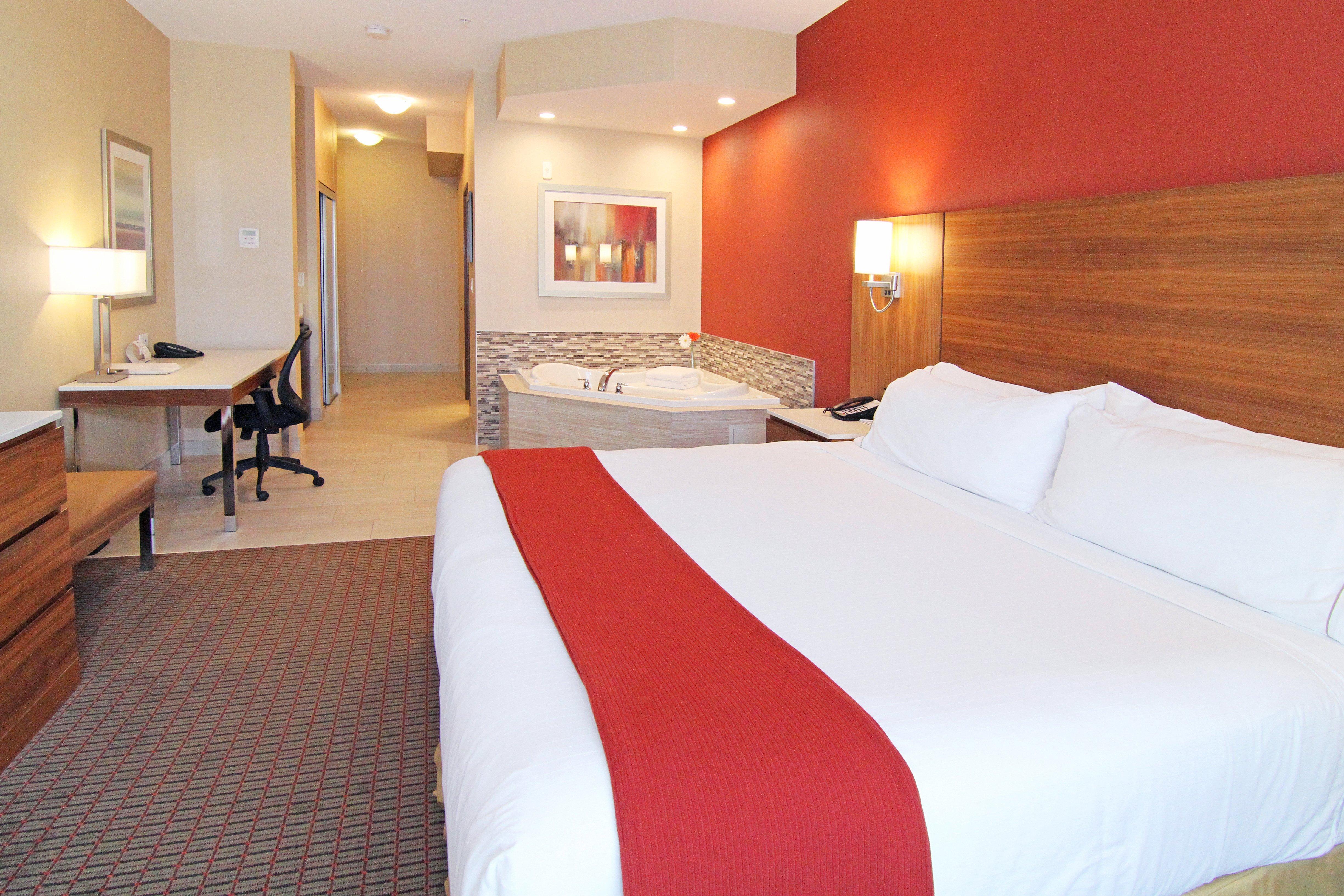 Holiday Inn Express And Suites Calgary University By Ihg Экстерьер фото