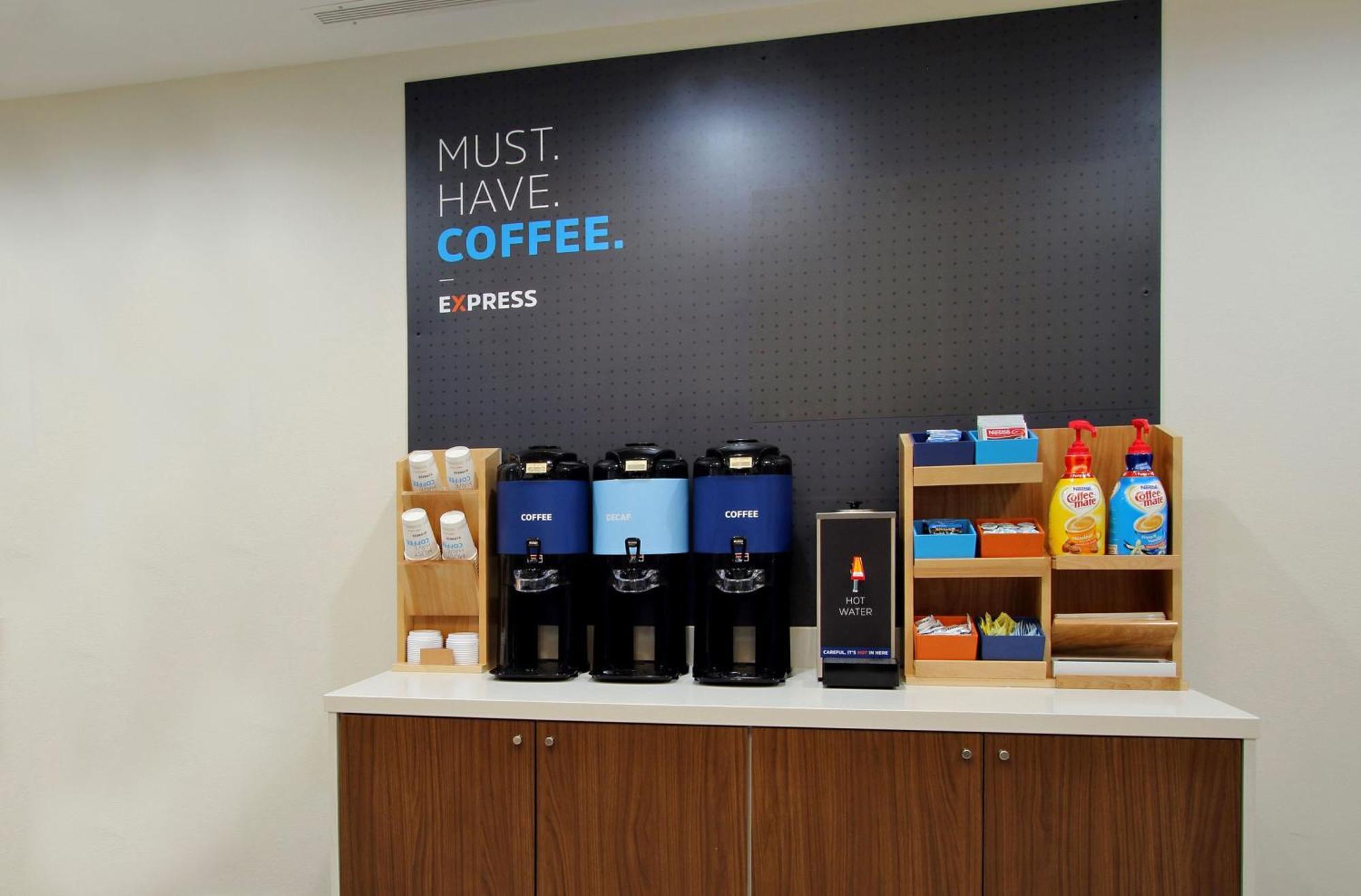Holiday Inn Express And Suites Calgary University By Ihg Экстерьер фото