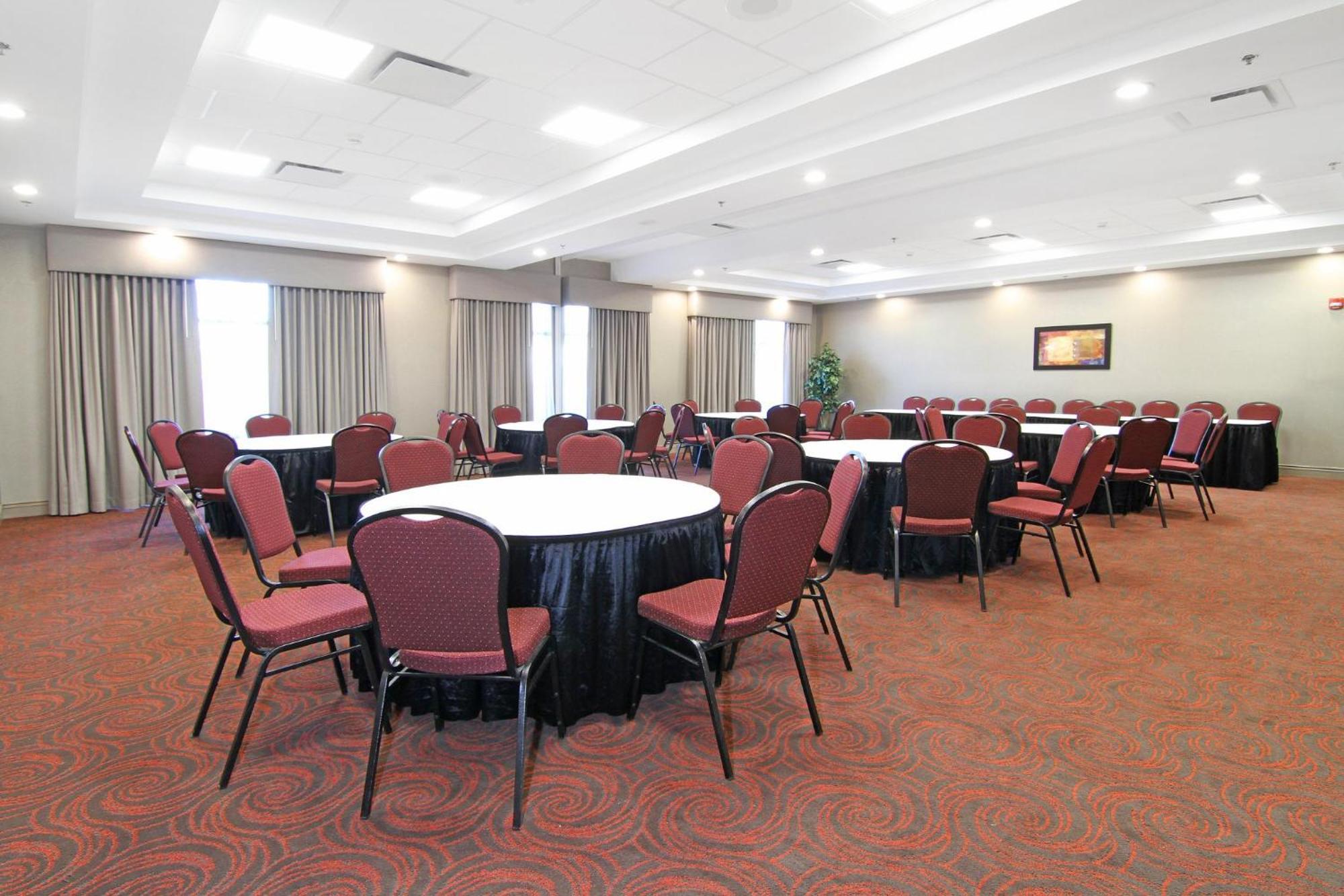 Holiday Inn Express And Suites Calgary University By Ihg Экстерьер фото
